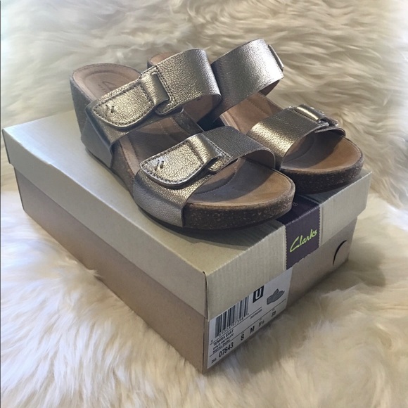 NIB! Clarks “Temira East” NIB size 8M Gold - Picture 3 of 6